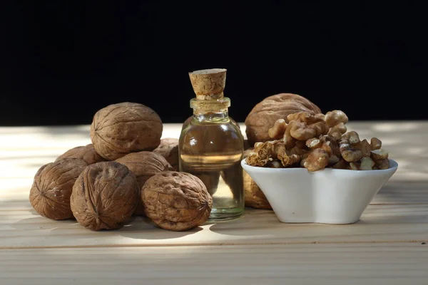 Ореховое Масло Целые Грецкие Орехи Орехи Дереве — стоковое фото