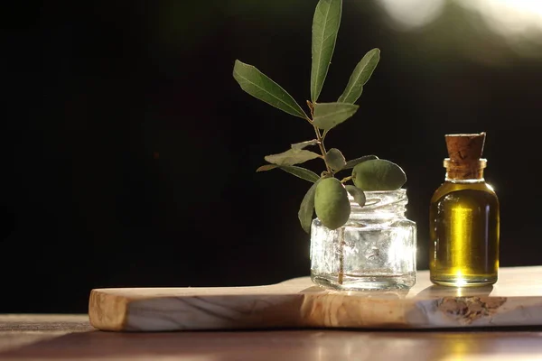 Olivenöl Grüne Und Schwarze Oliven — Stockfoto