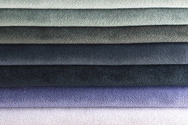 Renkli döşeme kumaşı örneklerinin toplanması. Kapatın. Çoklu renk kumaş dokusu arkaplanı.