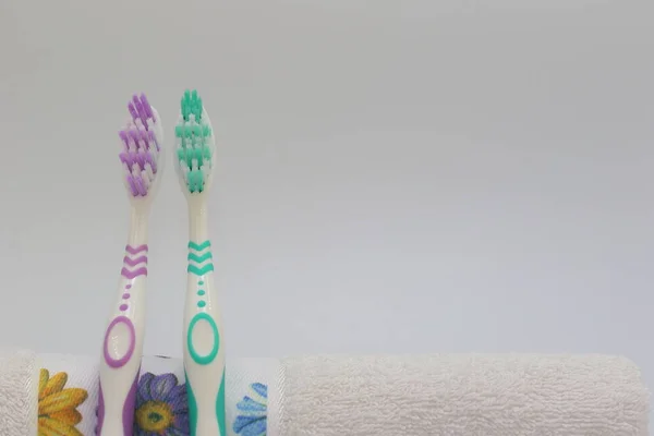 Toothbrushes Towel Nylon Bristles Plastic Handles — Stock Photo, Image