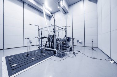 Endüstriyel binada modern elektrik ekipmanları