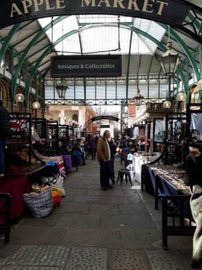 Londra şehri, şehir merkezi, market.