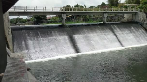 Yogyakarta Indonesia Oktober 2022 Water Stroomt Naar Mrikaanse Dam Yogyakarta — Stockvideo