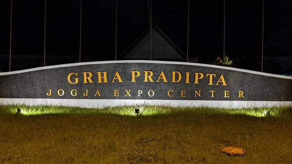 Placa Con Nombre Edificio Polivalente Llamado Jogja Expo Center Que — Foto de Stock