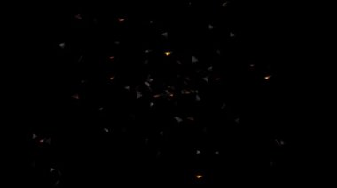  Üçgen şekilli parçacıklar yüzer ve plakalar oluşturur. Siyah zemin üzerinde yıldızlar olan evren tozu. 4K arkaplan canlandırmasında parçacıkların soyut hareketi.