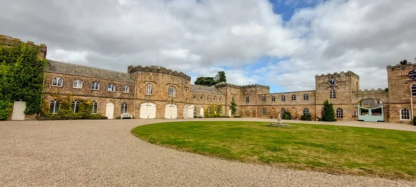 Courtyard Ripley Castle Στο Χωριό Ripley North Yorkshire Ηνωμένο Βασίλειο — Φωτογραφία Αρχείου