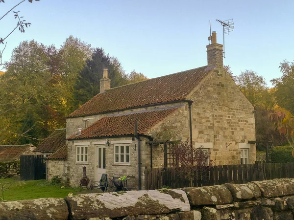 Schattig Steen Engels Cottage Platteland Engeland Verenigd Koninkrijk — Stockfoto