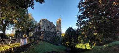 Kuzey Yorkshire İngiltere 'deki tarihi İngiliz Knaresborough kalesi harabesi.