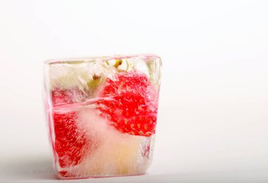 Ice cube meyveleri dondurulmuş