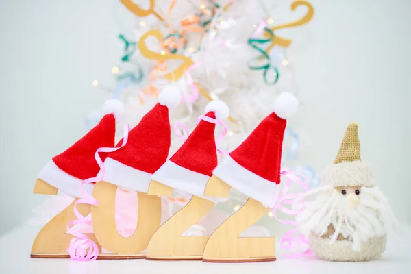2022 Números Madeira Chapéus Santa Pequeno Brinquedo Papai Noel Ano — Fotografia de Stock