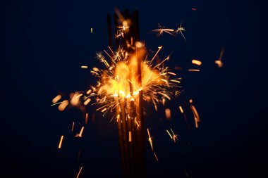 Maytaplar yakın plan, özel bulanıklık, kıvılcımlara odaklan.