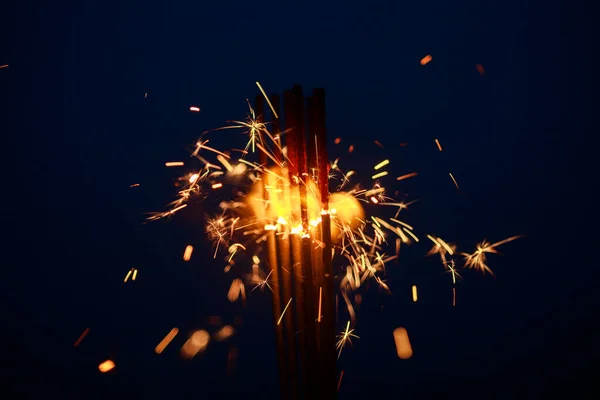 Sparklers Close Borrão Especial Foco Faíscas — Fotografia de Stock