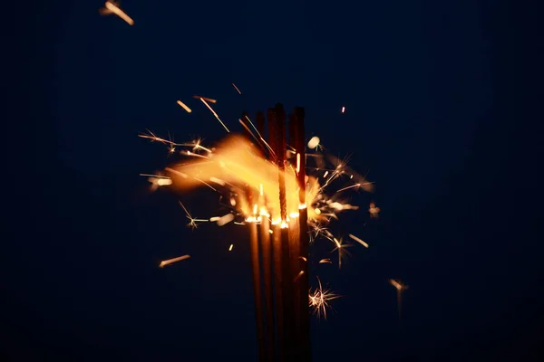 Sparklers Close Borrão Especial Foco Faíscas — Fotografia de Stock