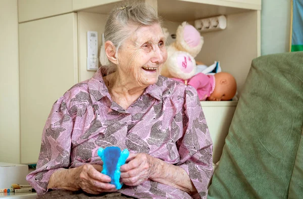Oude Vrouw Lacht Vurig Vreugdevol Geluk Familie Van Ouderen Plezier — Stockfoto