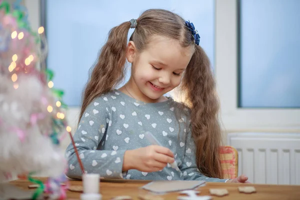 Kız yılbaşı çizimleri, çocuk yaratıcılığı, Noel tatili, 2022.