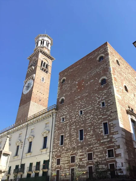 Torre Lamberti Uma Estrutura Medieval Localizada Verona Perto Piazza Delle — Fotografia de Stock