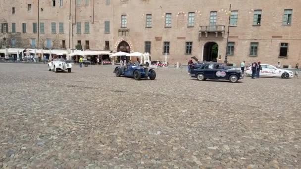 Mantova Itália Junho 2021 Trânsito Dos Carros Históricos Que Participam — Vídeo de Stock