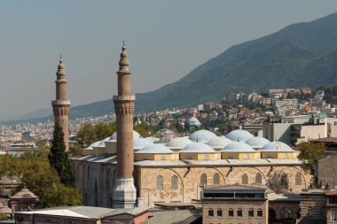 Bursa, Türkiye 17 Eylül 2022: Bursa Büyük Camii veya Ulu Cami, Bursa 'nın en büyük camii olup 1396-1400 yılları arasında Osmanlı Sultanı I. Bayezid tarafından inşa edilmiştir.
