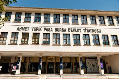 Bursa, Bursa, Türkiye, 17 Eylül 2022: Bursa 'daki Ahmet Vefik Paşa Devlet Tiyatrosu, Bursa' nın merkez noktalarından biri