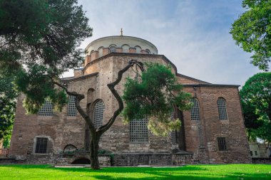 İSTANBUL, TURKEY - 8 Ağustos 2021: İstanbul, Türkiye 'deki Antik Bizans Hagia Irene Ortodoks Kilisesi. Yüksek kalite fotoğraf
