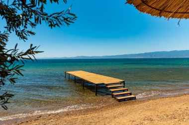 Sahilde deniz altyapısı olan bir iskele. Yüksek kalite fotoğraf