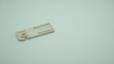 Eski 512 mb Sony Bellek Çubuğu eski model sony dijital kameralarda kullanıldı