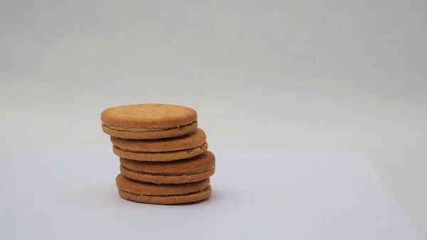 Стек Цільнозернового Печива Наповненого Арахісовим Маслом Ізольовано Білому Тлі — стокове фото