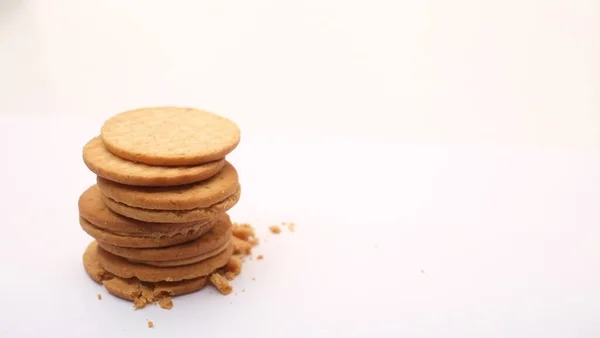 Stack Whole Wheat Biscuits Filled Peanut Butter Isolated White Background — Stock Photo, Image