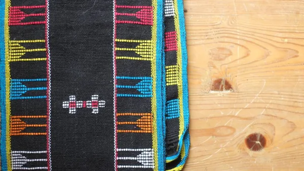 Kuzey Sumatra 'daki Batak halkının geleneksel giysisine 