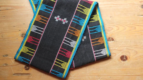 Kuzey Sumatra 'daki Batak halkının geleneksel giysisine 