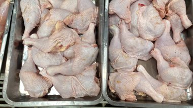 Tavuk bacağını fırına kapat, kümes hayvanı..