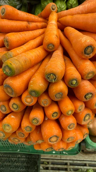 Karottenstapel Zum Verkauf Auf Einem Markt — Stockfoto