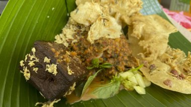 Tipik Endonezya geleneksel sebze salatası olan 