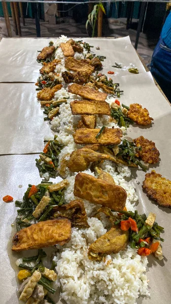 Plato Típico Indonesio Nasi Liwet Liwetan Una Actividad Comer Juntos — Foto de Stock