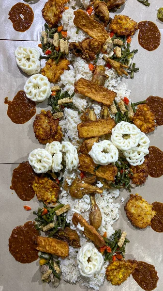 Plato Típico Indonesio Nasi Liwet Liwetan Una Actividad Comer Juntos — Foto de Stock