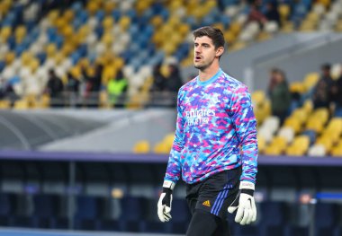 KYIV, UKRAINE - 19 Ekim 2021: Belçikalı profesyonel futbolcu Thibaut Courtois UEFA Şampiyonlar Ligi Shakhtar - Olimpiyat Stadyumu 'nda oynanan Real Madrid