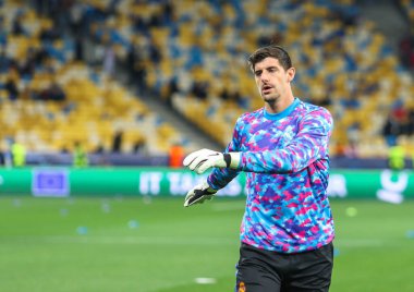 KYIV, UKRAINE - 19 Ekim 2021: Belçikalı profesyonel futbolcu Thibaut Courtois UEFA Şampiyonlar Ligi Shakhtar - Olimpiyat Stadyumu 'nda oynanan Real Madrid