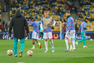 KYIV, UKRAINE - 19 Ekim 2021: UEFA Şampiyonlar Ligi Shakhtar - Olimpiyat Stadyumu 'nda oynanan Real Madrid maçı sırasında FC Real Madrid futbolcuları