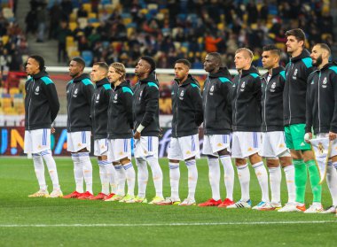 KYIV, UKRAINE - 19 Ekim 2021: UEFA Şampiyonlar Ligi Shakhtar - Olimpiyat Stadyumu 'nda oynanan Real Madrid maçı sırasında FC Real Madrid futbolcuları
