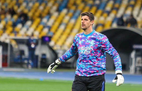 KYIV, UKRAINE - 19 Ekim 2021: Belçikalı profesyonel futbolcu Thibaut Courtois UEFA Şampiyonlar Ligi Shakhtar - Olimpiyat Stadyumu 'nda oynanan Real Madrid