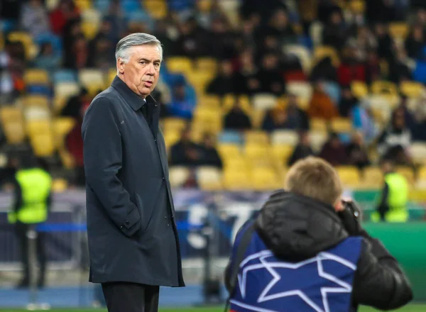 KYIV, UKRAINE - 19 Ekim 2021: İtalyan profesyonel futbol teknik direktörü Carlo Ancelotti UEFA Şampiyonlar Ligi Shakhtar - Olimpiyat Stadyumu 'ndaki Real Madrid