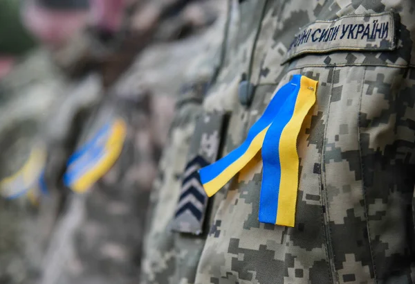 Κίτρινη Και Μπλε Κορδέλα Χρώματα Της Ουκρανίας Που Επισυνάπτεται Στο — Φωτογραφία Αρχείου