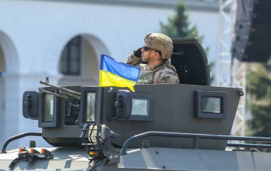KYIV, UKRAINE - 24 AĞUSTOS 2021: Ukrayna 'nın bağımsızlığının 30. yıldönümü münasebetiyle düzenlenen askeri geçit sırasında Ukrayna Silahlı Kuvvetleri askerleri