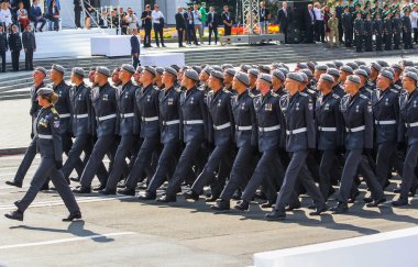 KYIV, UKRAINE - 24 AĞUSTOS 2021: Ukrayna 'nın bağımsızlığının 30. yıldönümü münasebetiyle düzenlenen askeri geçit sırasında Ukrayna Silahlı Kuvvetleri askerleri