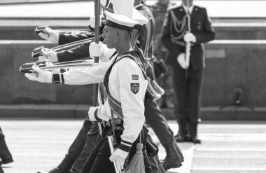 KYIV, UKRAINE - 24 AĞUSTOS 2021: Ukrayna 'nın bağımsızlığının 30. yıldönümü münasebetiyle düzenlenen askeri geçit sırasında Ukrayna Silahlı Kuvvetleri askerleri