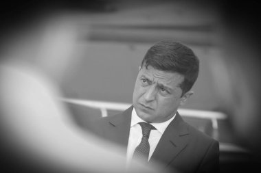 POLTAVA, UKRAINE - 1 Eylül 2020: Ukrayna Volodymyr Zelensky resmi ziyaretinde halka sesleniyor