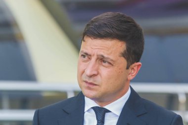 POLTAVA, UKRAINE - 1 Eylül 2020: Ukrayna Volodymyr Zelensky resmi ziyaretinde halka sesleniyor