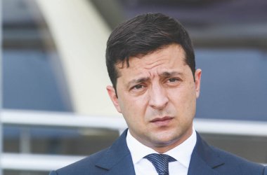 POLTAVA, UKRAINE - 1 Eylül 2020: Ukrayna Volodymyr Zelensky resmi ziyaretinde halka sesleniyor