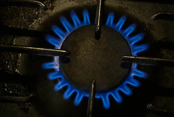 Gaz ocağının yanması sırasında gaz alevi