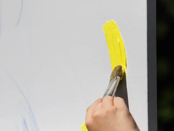 Man Paints Picture Brush Paint — Stock Photo, Image